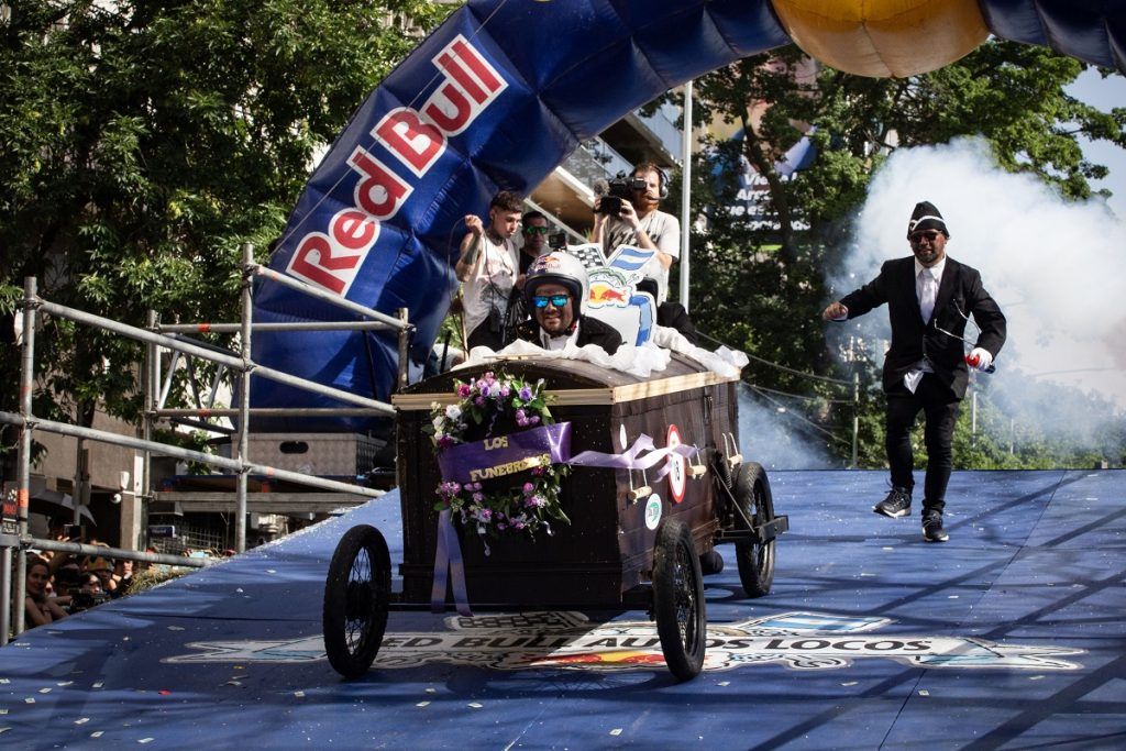 Bomberos de Luján ganaron la Carrera de Autos Locos