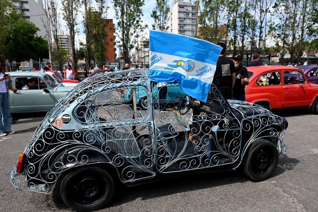 Más de 600 "Fititos" participaron de una colorida caravana en Buenos Aires