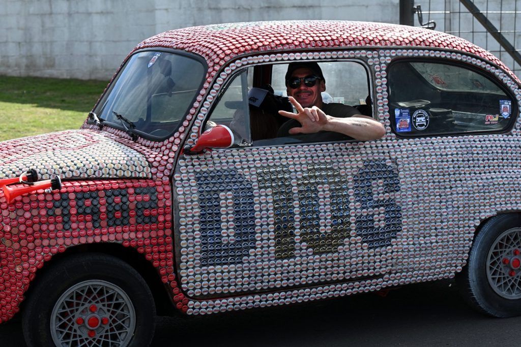 Más de 600 "Fititos" participaron de una colorida caravana en Buenos Aires