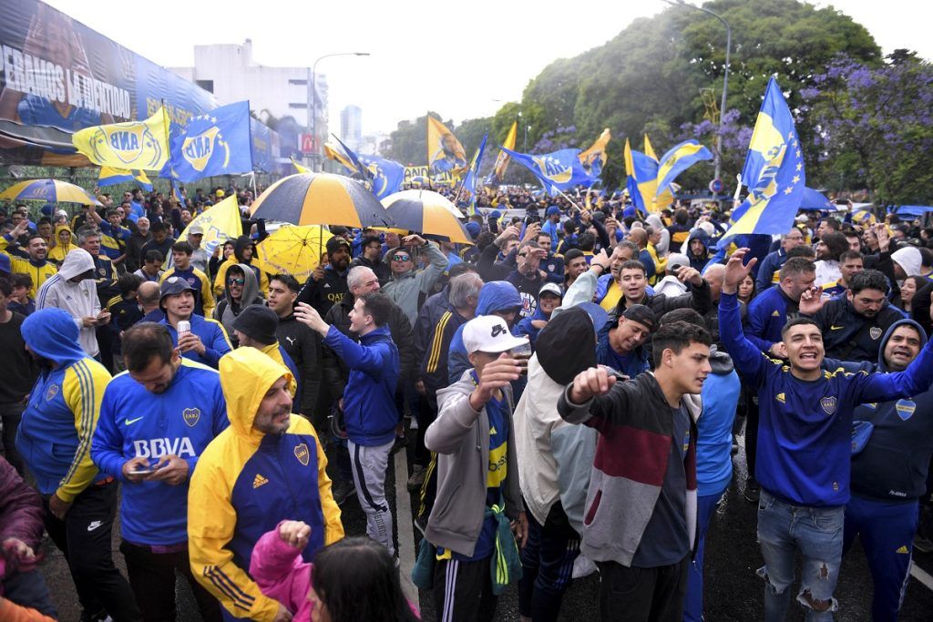 Marcha multitudinaria de hinchas de Boca en apoyo a Riquelme y elecciones en el club