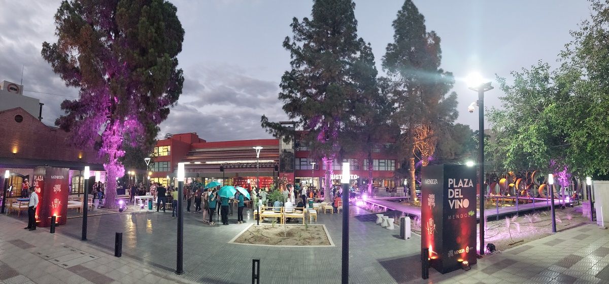Inauguraron la Plaza del Vino en Mendoza como punto estratégico del enoturismo