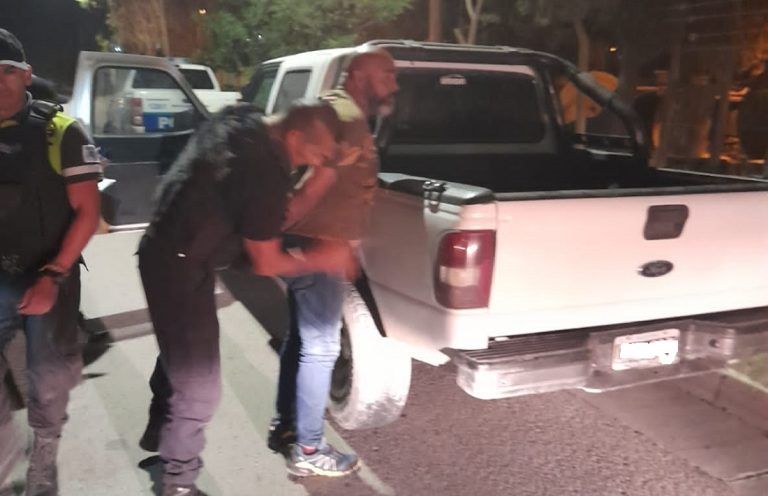Se intentó fugar de un control vehicular pero fue detenido por la Policía