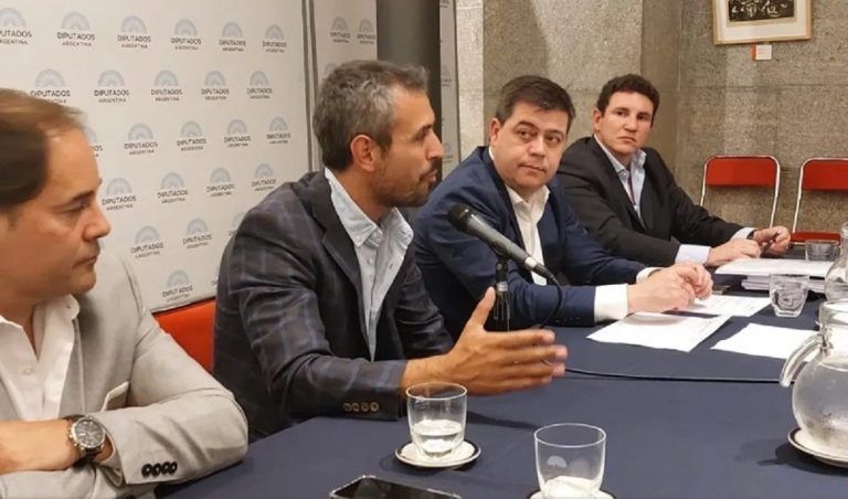 Treffinger al frente de la reunión en el Congreso por la pesca