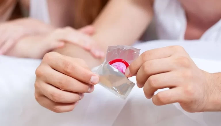 Desarrollan un preservativo que cambia de color ante ETS