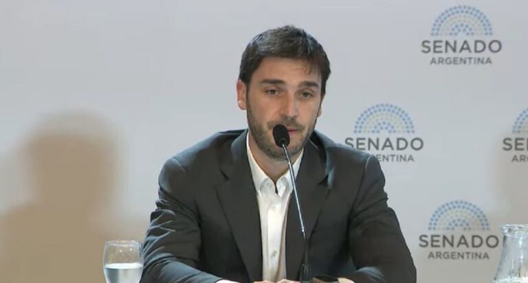 El gobernador Ignacio Torres, brindó una conferencia de prensa junto a Alberto Weretilneck (Río Negro), Sergio Ziliotto (La Pampa), Rolando Figueroa (Neuquén) y de manera virtual Claudio Vidal (Santa Cruz), en la que se refirió a la decisión de la Justicia a favor del reclamo chubutense al Estado Nacional.