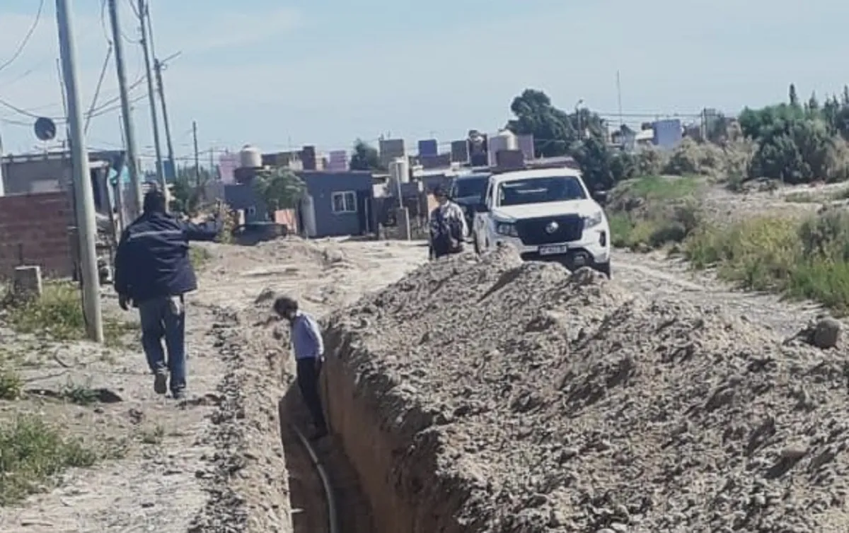 Iniciaron las obras de red de agua potable en un sector del Área 12 de ...