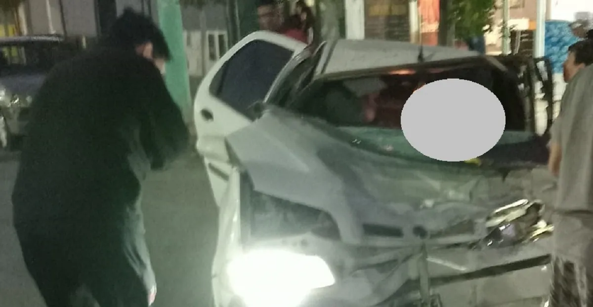 Trelew, Accidente de Tránsito, Avenida Yrigoyen, Fiat Siena, Camioneta RAM, Fiat Uno, Ford K, Lesiones, Investigación, Bomberos, Rescate