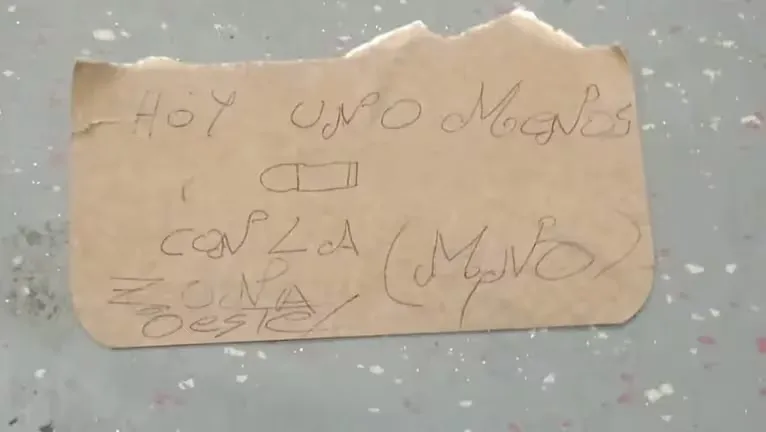 Nota encontrada en un colectivo de Rosario. Foto: Infobae.