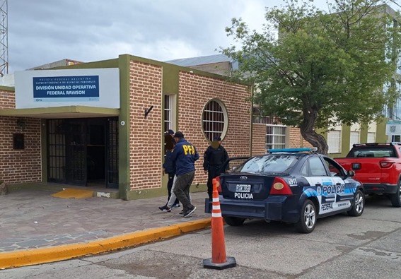 La División de Unidad Operativa Federal (DUOF) Rawson de la Policía Federal Argentina logró la captura de un hombre de 48 años, buscado por presunta trata de personas desde 2019.