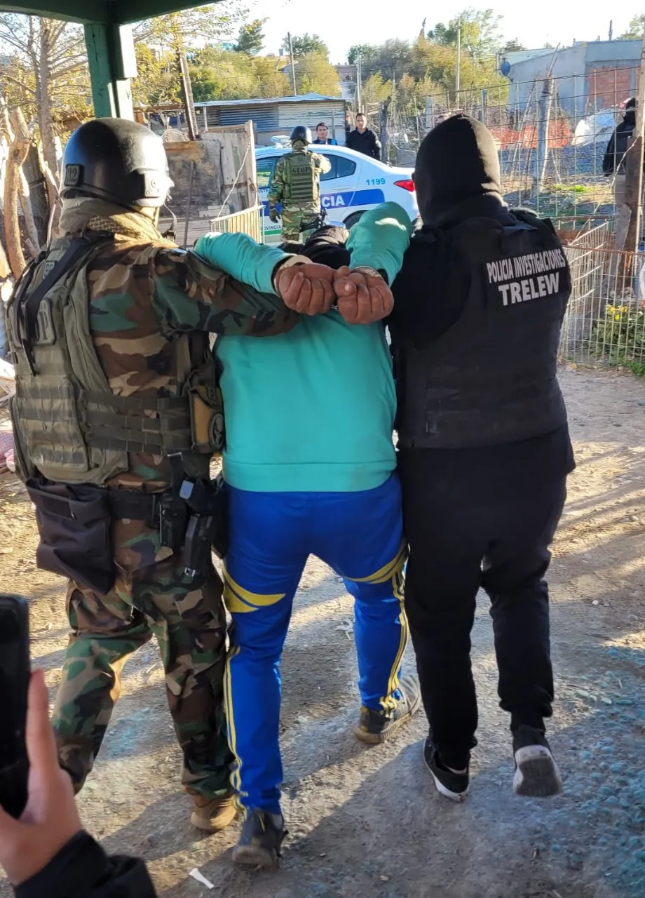 Trelew, Allanamiento, Abuso Sexual, Investigación Criminal, Eduardo Julián, Modus Operandi, Menor, Antecedentes Penales, Prov. Buenos Aires, Detención, Radio 3