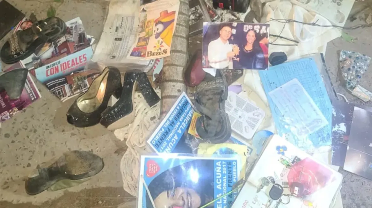 Las pertenencias halladas en una bolsa de basura. Foto: Diario El Litoral.