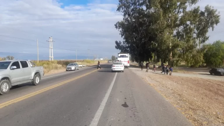 Un ciclista murió tras ser atropellado por una moto al intentar esquivar un bache