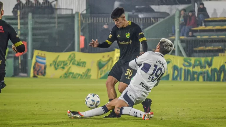 Defensa no pudo con Gimnasia en Varela