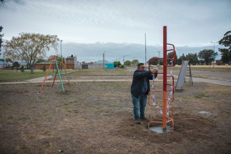 Rawson lleva adelante un proyecto integral de renovación en plazas y áreas verdes