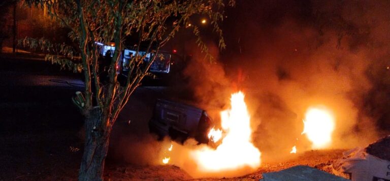 Se incendió un vehículo en el Barrio Tiro Federal