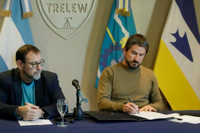 “Estamos haciendo obra pública con el dinero de los contribuyentes”, expresó Merino
