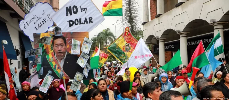 Protestas por la escasez de dólares en Bolivia
