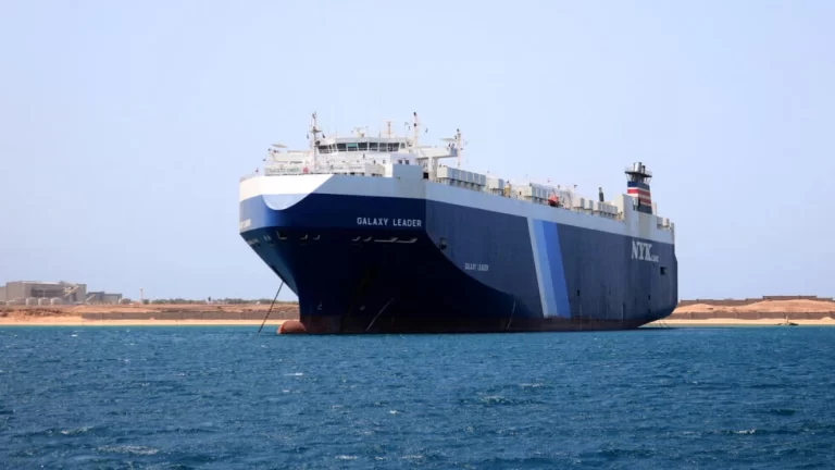 Un buque petrolero fue alcanzado por un misil en Yemen
