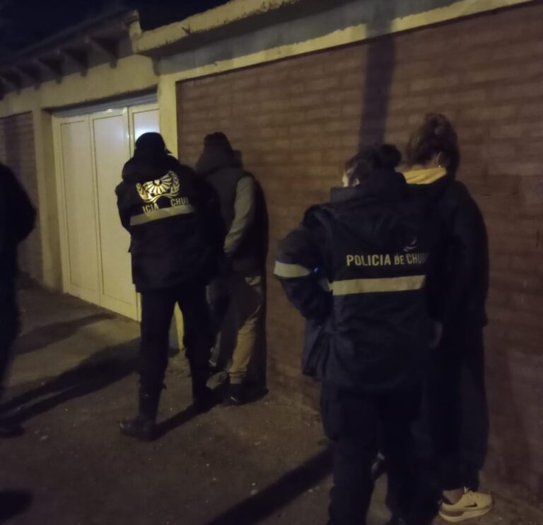 Tres personas le robaron a dos mujeres en un local bailable pero fueron detenidos