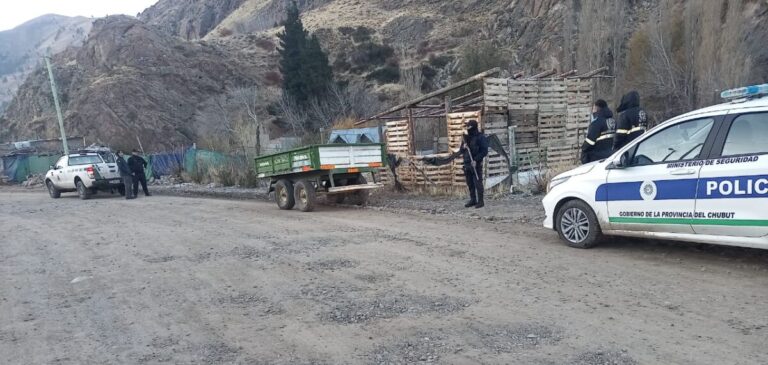 Desarmaron la estructura de una vivienda ilegal en la costa del Arroyo Esquel