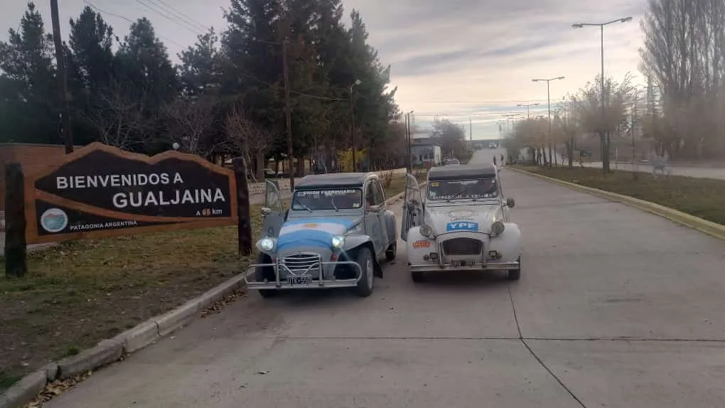  Gualjaina, Rally "Locos por la Patagonia", Fundación Cruzada Patagónica, competición automovilística, vehículos antiguos, rutas patagónicas, aventura, turismo deportivo, Santa Cruz, Calafate