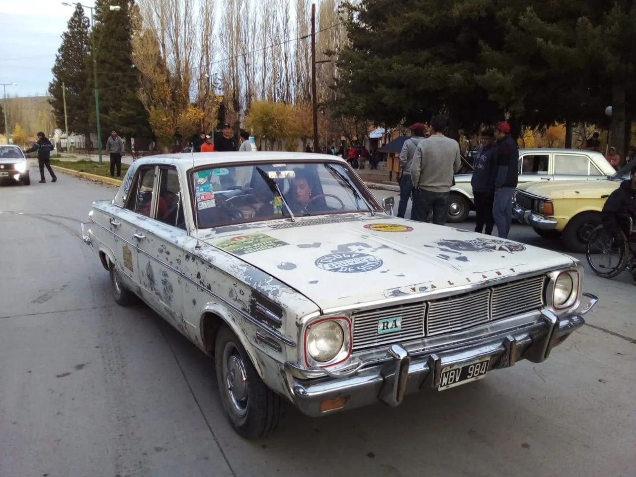  Gualjaina, Rally "Locos por la Patagonia", Fundación Cruzada Patagónica, competición automovilística, vehículos antiguos, rutas patagónicas, aventura, turismo deportivo, Santa Cruz, Calafate