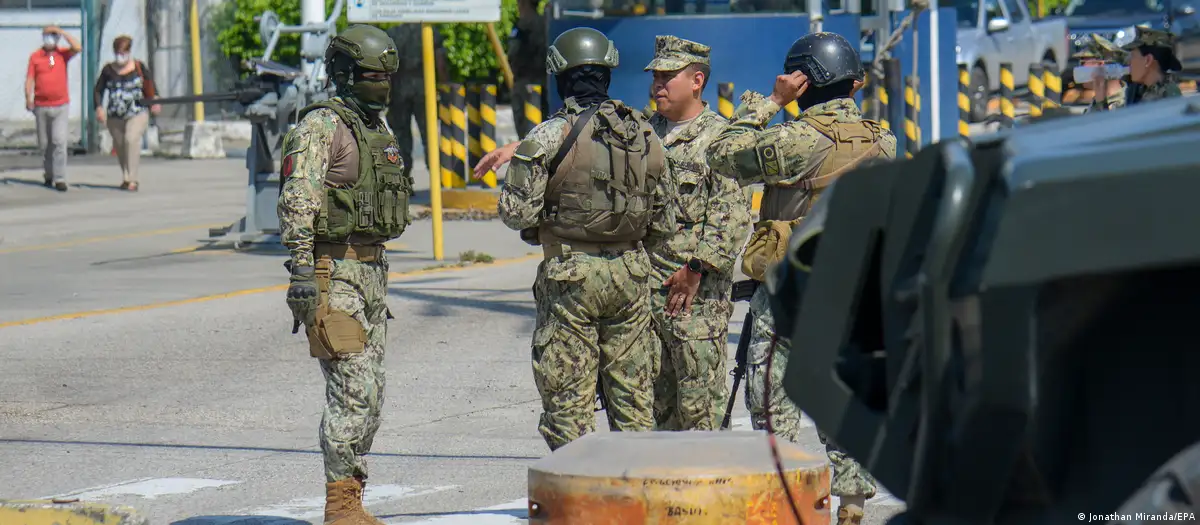 Ataque armado en cancha deportiva de Ecuador deja siete muertos - Radio ...