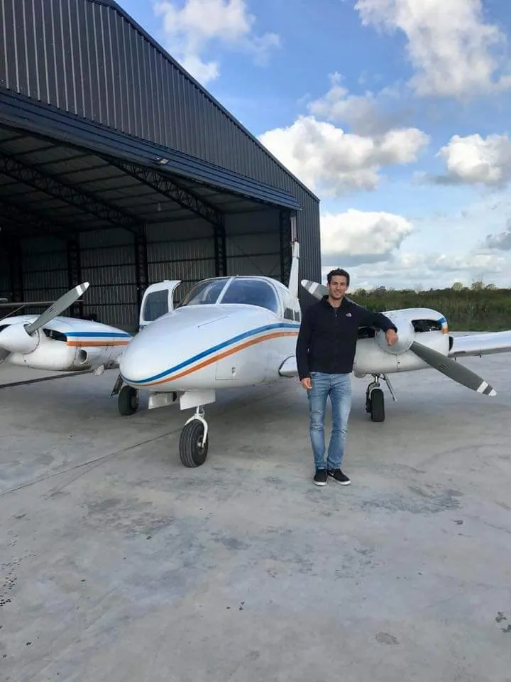 Matías Suaya, piloto de avión comercial, Trelew, AeroClub de Trelew, carrera de piloto, esfuerzo y dedicación, trabajar para estudiar, aviador naval, AeroClub, vuelos turísticos, línea aérea, selección de pilotos, piloto joven, capitán de avión, inspiración, sueños cumplidos, carrera aeronáutica