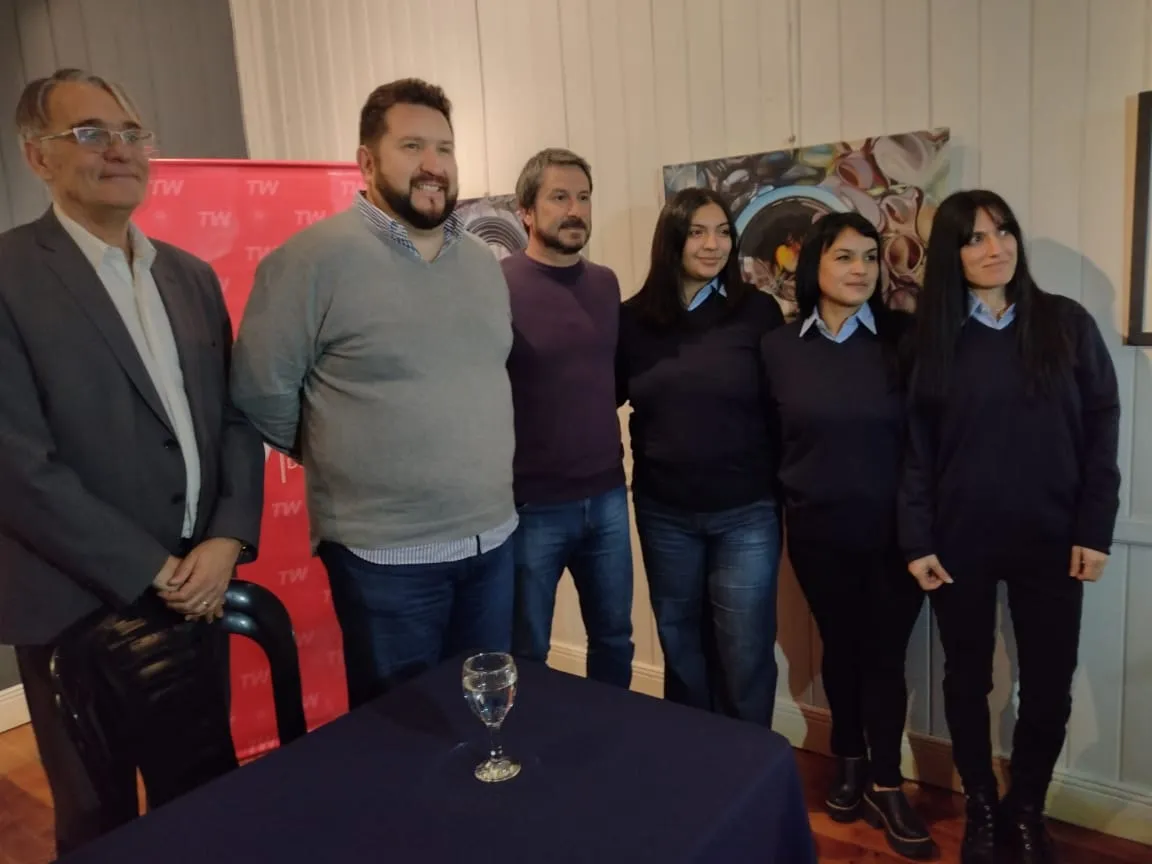 mujeres conductoras, Trelew, transporte público, igualdad de género, Laura, Micaela, Berta, primeras conductoras, inclusión laboral, UTA, escuela de conductores, avance social, pioneras en transporte, colectiveras, rol de la mujer, empoderamiento femenino, oportunidades laborales