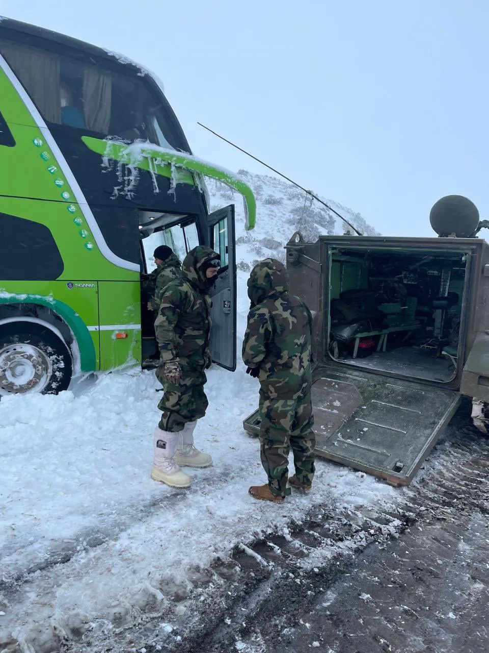 asistencia a afectados por temporal en Chubut, temporal de nieve y lluvia Chubut, Gobernador de Chubut, Vialidad Provincial Chubut, Defensa Civil Chubut, Ministerio de Seguridad Chubut, Ejército Argentino, solidaridad chubutense, emergencia climática Chubut, equipos de rescate Chubut, trabajo conjunto en emergencias, apoyo del Ministerio de Defensa, coordinación de operativos, ayuda a damnificados Chubut, infraestructura afectada por temporal, vocación de servicio Chubut