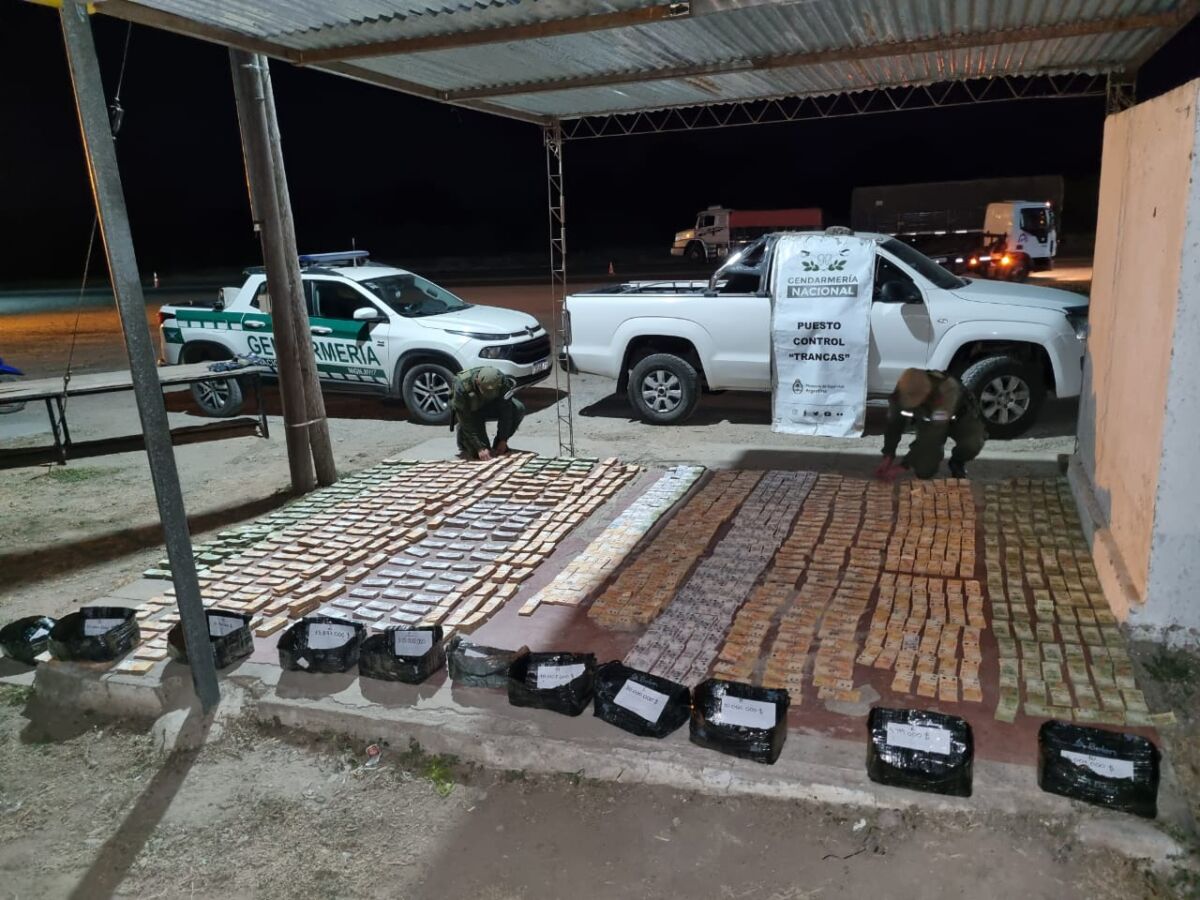 Gendarmería incautó dinero, marihuana y coca en tres procedimientos