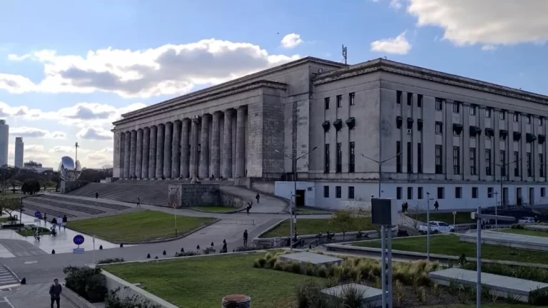 Las universidades públicas podrán cobrar aranceles a extranjeros no residentes