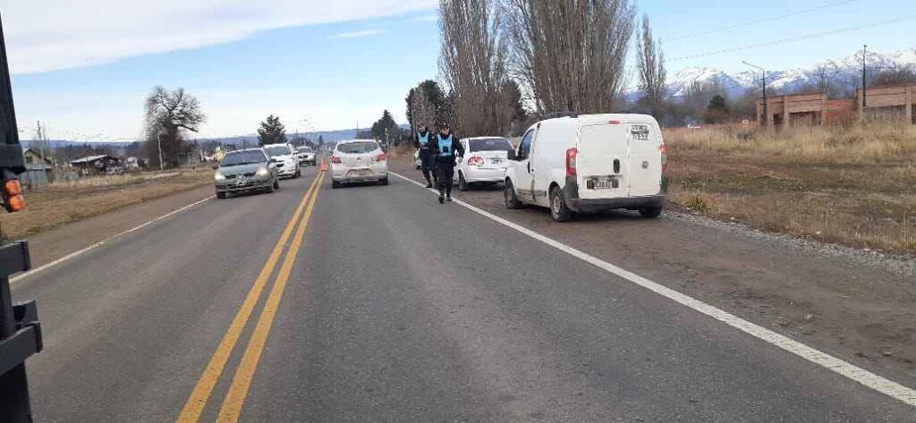 Policía Comunitaria, Trevelin, prevención invernal, controles de ruta, Ruta Nacional N° 259, Parque Nacional Los Alerces, seguridad vial, estafas virtuales, Expoferia Invernal, información preventiva, turismo en Trevelin, seguridad ciudadana, prevención de estafas, Ruta 71, Ruta 72