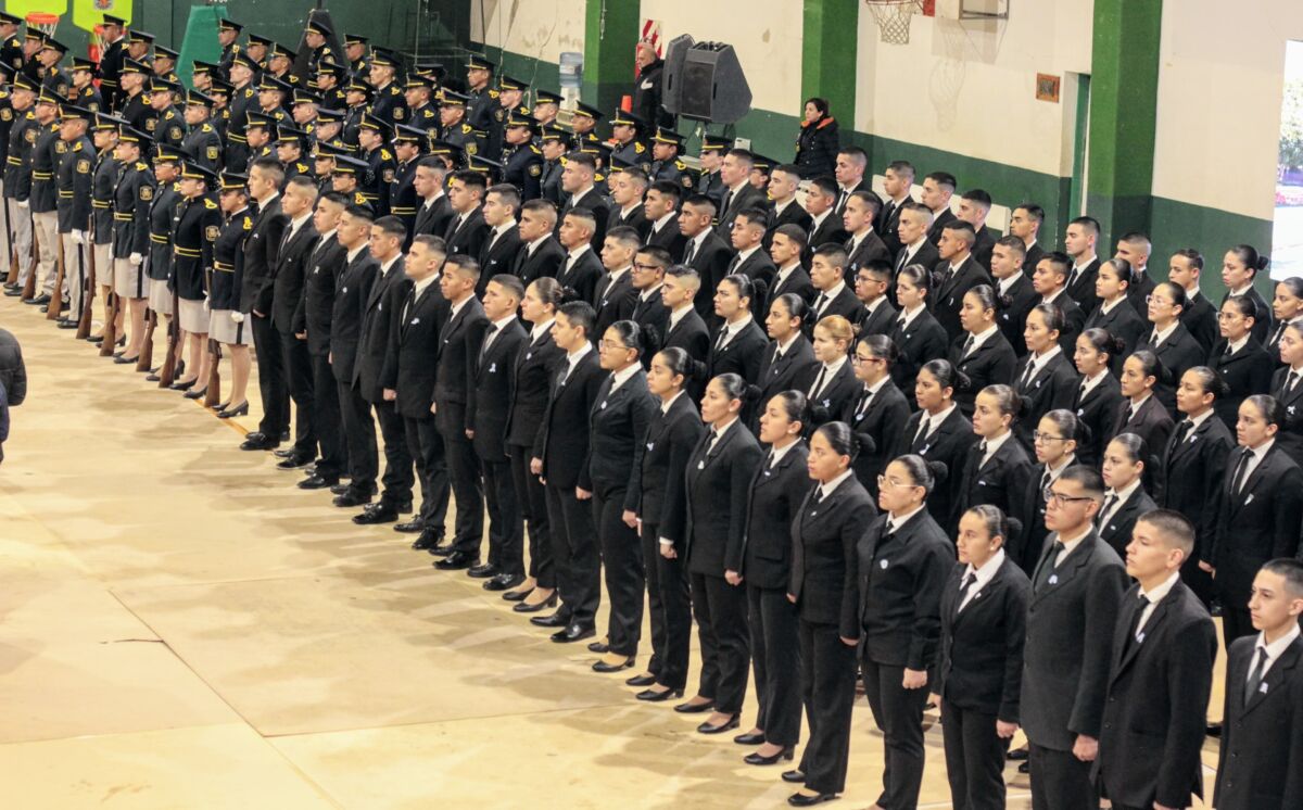240 aspirantes y cadetes de la Policía del Chubut juraron lealtad a la Bandera