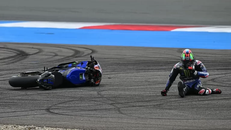 Alex Rins será operado de urgencia tras un grave accidente en Assen