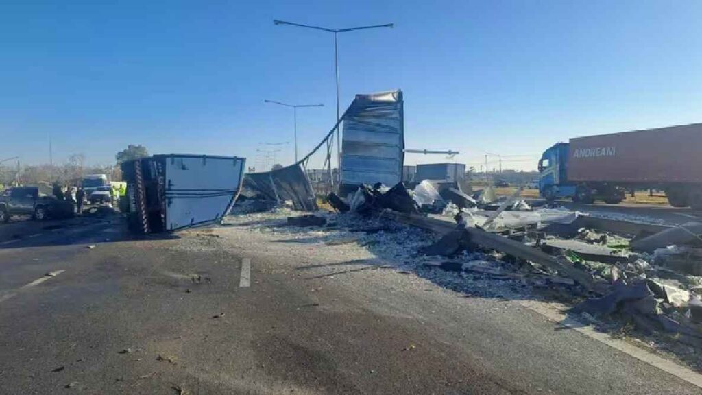 Tragedia en la Ruta 9, accidente vial, choque frontal, camión y 4x4, kilómetro 72 RN 9, Concordia Entre Ríos, hospital municipal de Campana, Autopistas del Sol, policía bonaerense, investigación accidente, Laura Brizuela, test de alcoholemia, narcotest, tránsito desviado, daños en infraestructura
