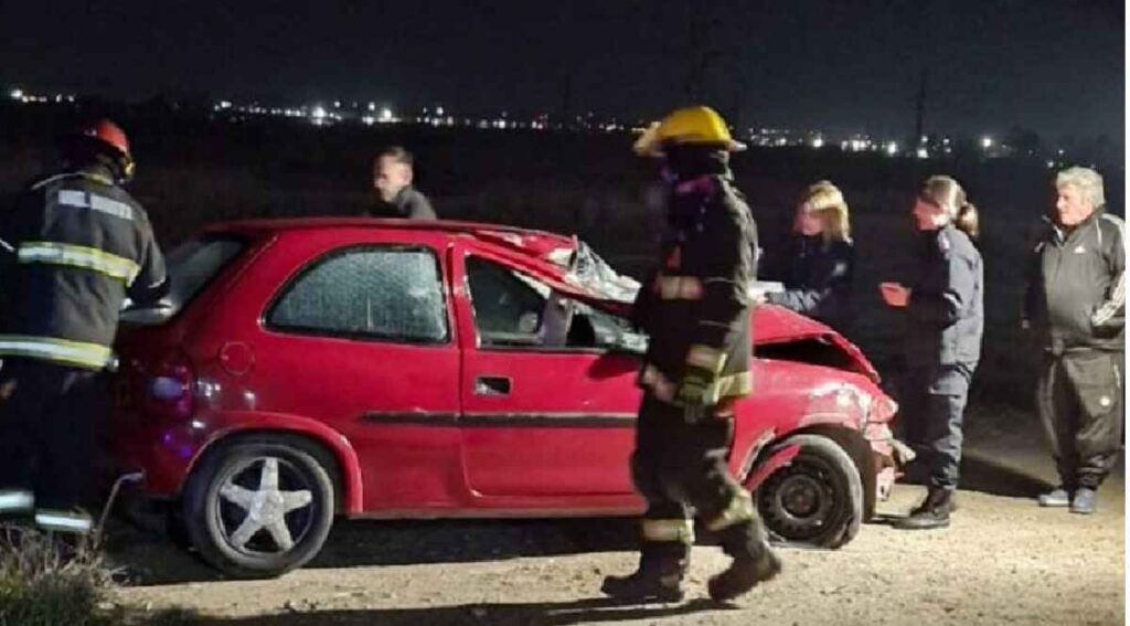 accidente de tránsito, Ruta N° 3, choque, Chevrolet Corsa, camión Scania 111, Ingeniero White, El Guanaco, hospitalización, control de alcoholemia, emergencia vial, seguridad vial, tráfico, investigación policial, precaución al volante, normas de tránsito