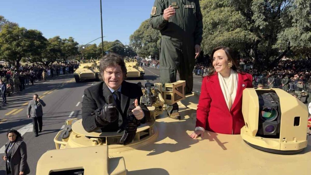 desfile militar, independencia argentina, Javier Milei, Fuerzas Armadas, Buenos Aires, Avenida Libertador, Victoria Villarruel, 208 aniversario, excombatientes Malvinas, Fuerzas Aéreas, tanques TAM2C, desfile patriótico, política argentina, celebración independencia, Karina Milei, gabinete Milei