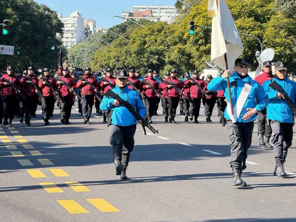 desfile militar, independencia argentina, Javier Milei, Fuerzas Armadas, Buenos Aires, Avenida Libertador, Victoria Villarruel, 208 aniversario, excombatientes Malvinas, Fuerzas Aéreas, tanques TAM2C, desfile patriótico, política argentina, celebración independencia, Karina Milei, gabinete Milei