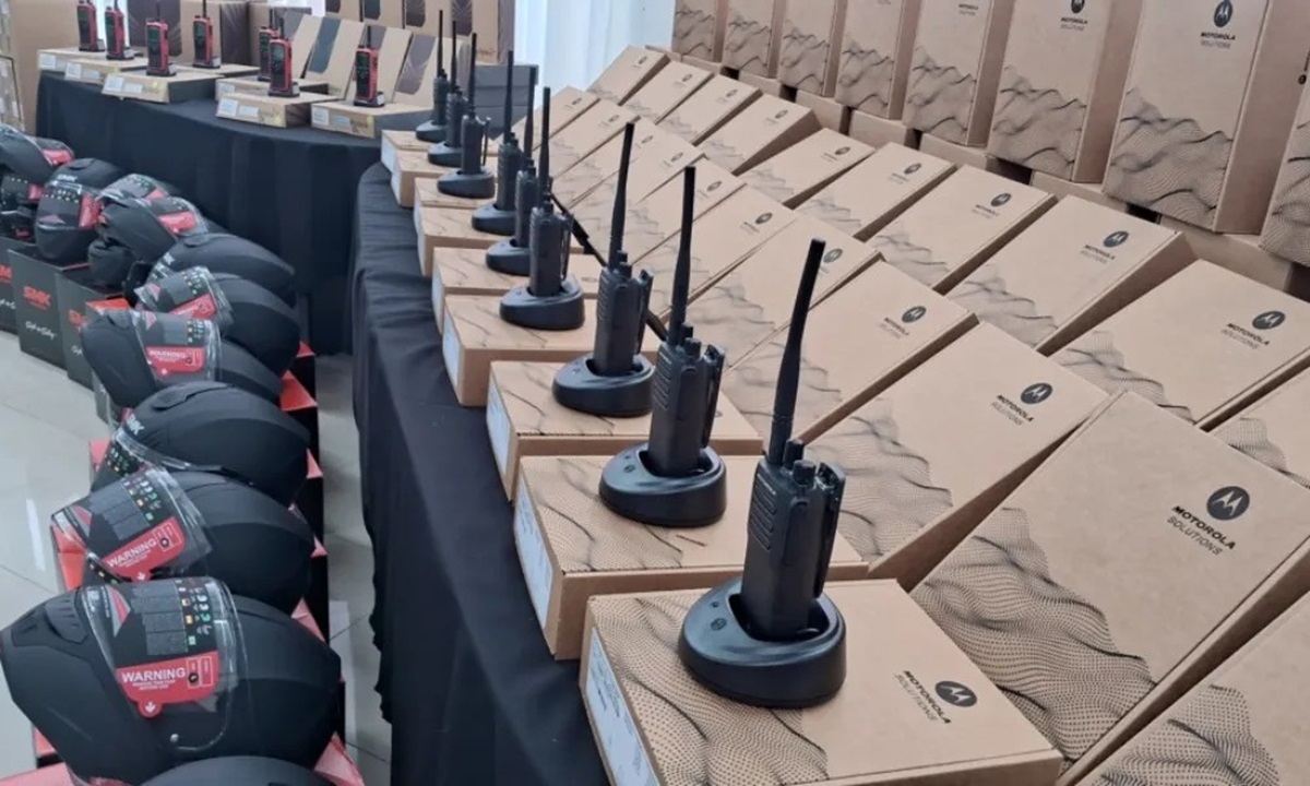 Entregaron 90 equipos de radio a la Unidad Regional de Puerto Madryn