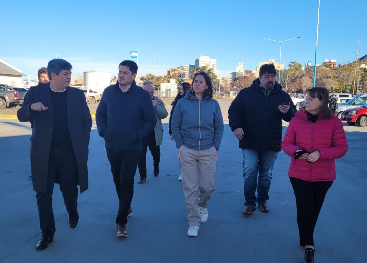 Funcionarios provinciales recorrieron el astillero de Comodoro