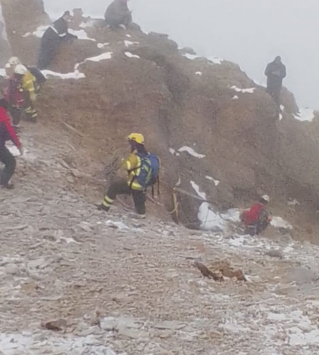 Lograron rescatar el cuerpo de la joven que cayó a un barranco