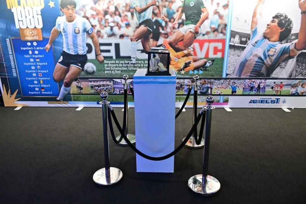 La exposición, abierta hasta el 14 de julio, podría extenderse un día más si Argentina gana la Copa América. Los visitantes pueden disfrutar de trofeos, merchandising y experiencias interactivas.