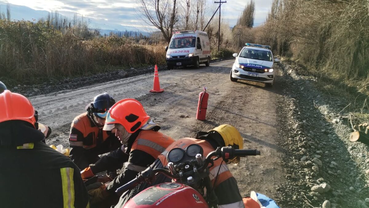 Motociclista manejaba alcoholizado y su acompañante se cayó