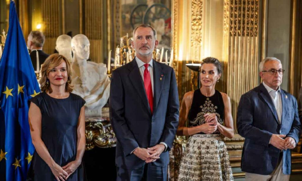 recepción real, equipo olímpico España, Juegos Olímpicos París 2024, rey Felipe VI, reina Letizia, embajada de España en París, apoyo a deportistas, eventos oficiales, deporte y realeza, Pilar Alegría, Alejandro Blanco, COE, CSD, Miquel Iceta, atletas españoles, París 2024.