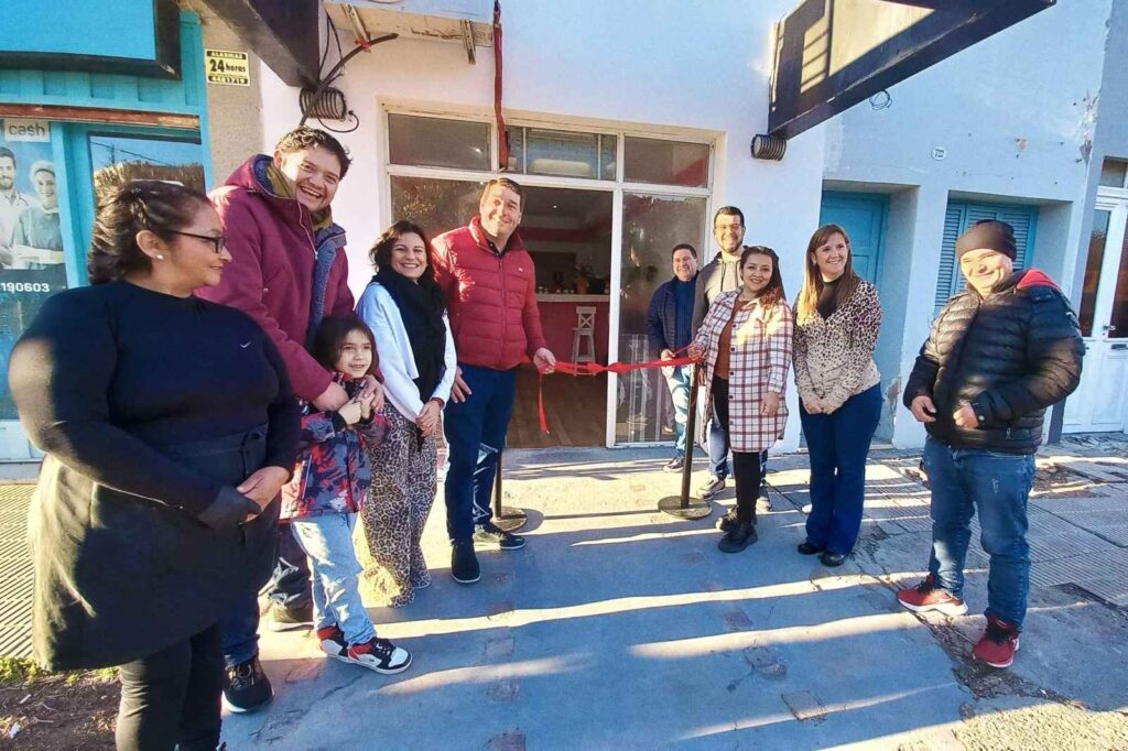 Delta Bar Rawson, Dolce Café apertura, gastronomía local, emprendimientos comerciales, apoyo municipal Rawson, cultura gastronómica, cerveza artesanal, café especial, pastelería artesanal.