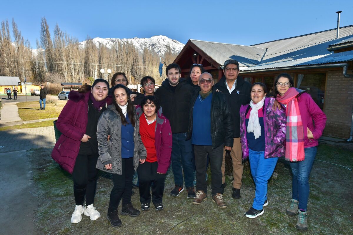 Torres firmó el contrato para la construcción del nuevo Hospital Rural en Epuyén