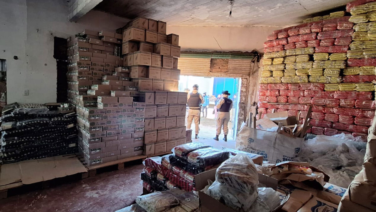 Encontraron alimentos vencidos en allanamientos a organizaciones sociales