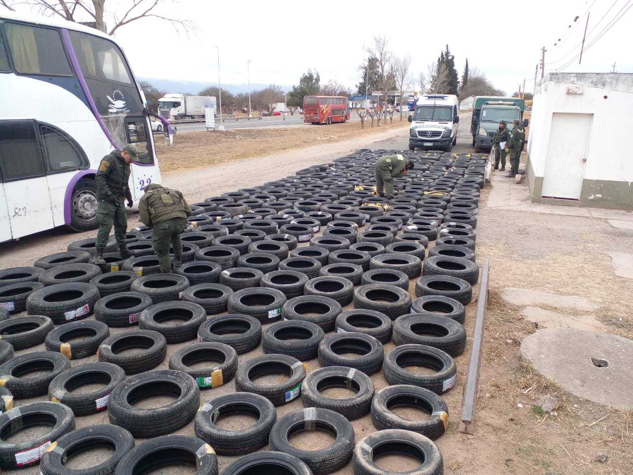 Desmantelan una red de contrabando en un "tour de compras"