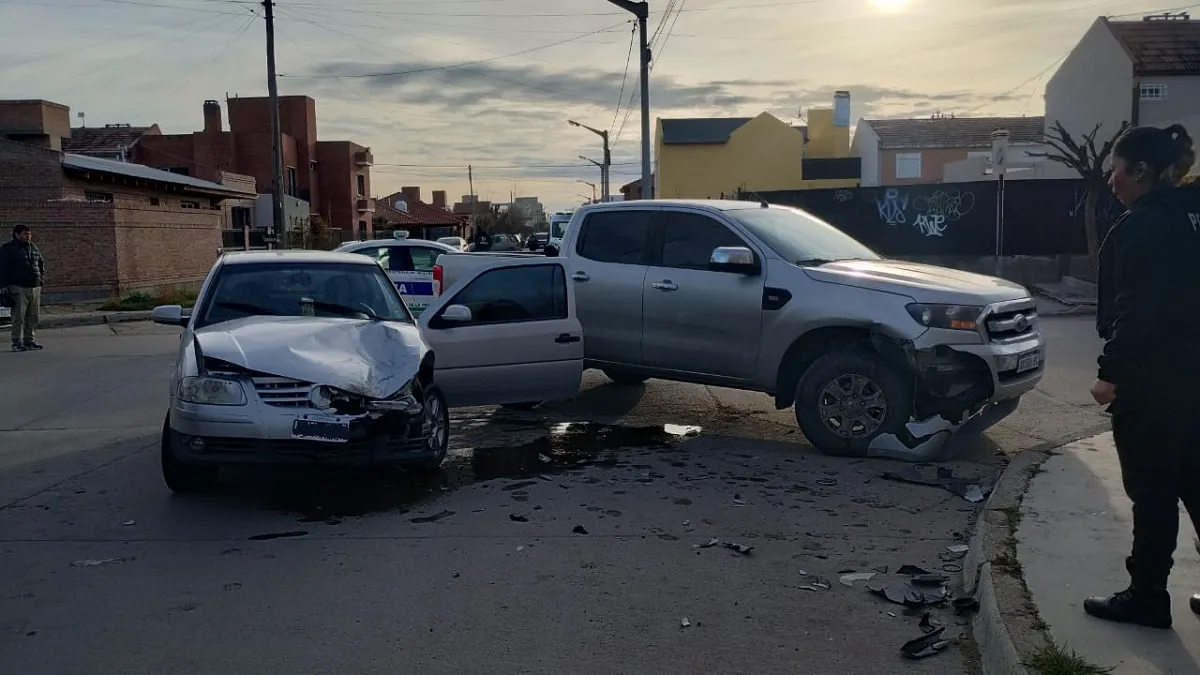 Fuerte choque con un lesionado en Trelew - Radio 3 Cadena Patagonia